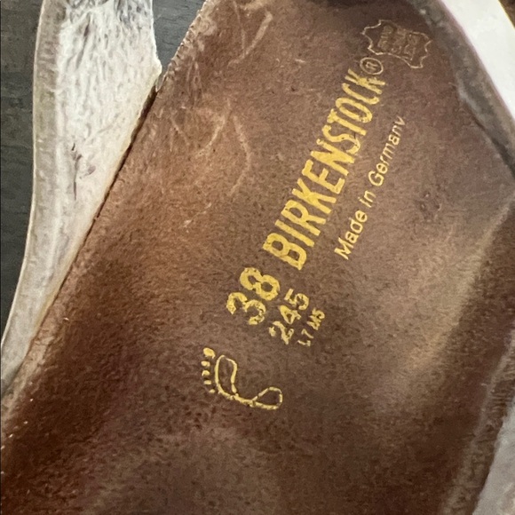 🛑 1 hour sale. Birkenstock White and Tan Thong Sandals - Picture 9 of 9